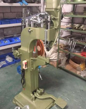 氣壓鉚接機(jī)的鉚頭會(huì)旋轉(zhuǎn)嗎？