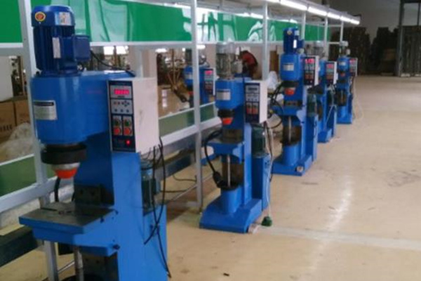 無鉚釘鉚接機(jī)廠家不會(huì)選？建議這樣選！ 圖2