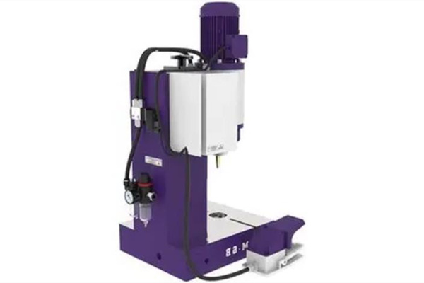 鉚頭不轉(zhuǎn)？可能使用的是徑向鉚接機(jī)！ 圖1