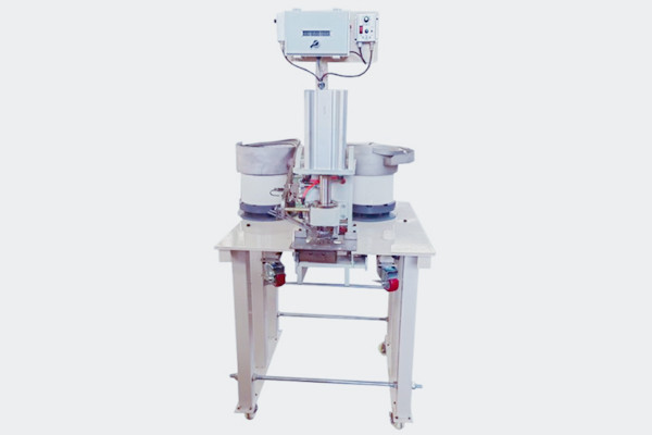 國產(chǎn)最新氣動鉚接機設備實拍